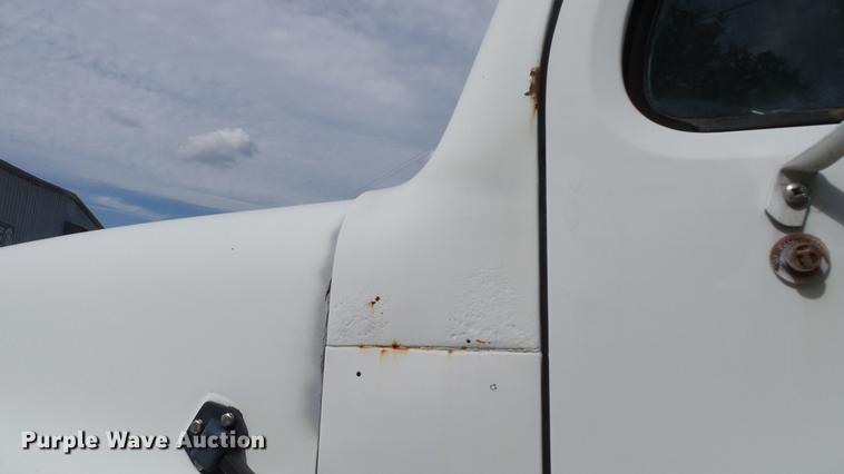 image for item DC2568 1987 International 1955 seed tender truck