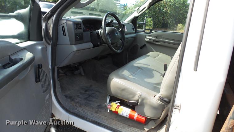 image for item DC2570 2004 Ford F450 Super Duty flatbed pickup truck