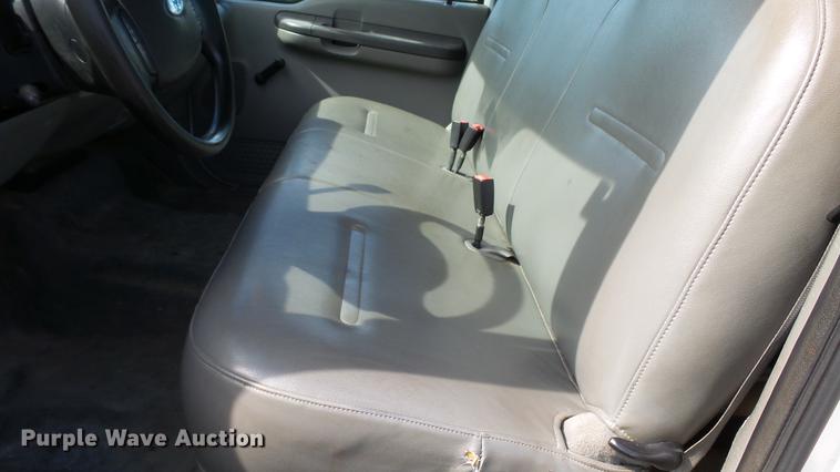 image for item DC2570 2004 Ford F450 Super Duty flatbed pickup truck