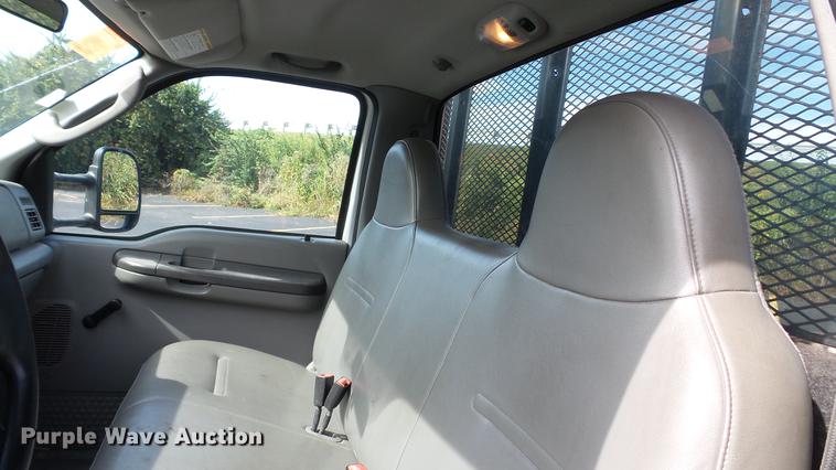image for item DC2570 2004 Ford F450 Super Duty flatbed pickup truck