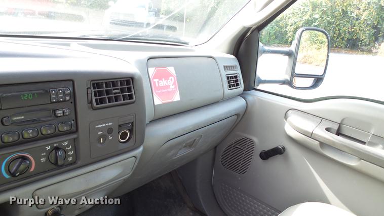 image for item DC2570 2004 Ford F450 Super Duty flatbed pickup truck