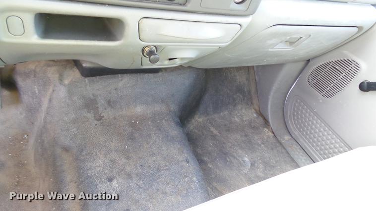 image for item DC2570 2004 Ford F450 Super Duty flatbed pickup truck