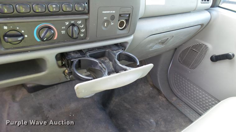 image for item DC2570 2004 Ford F450 Super Duty flatbed pickup truck