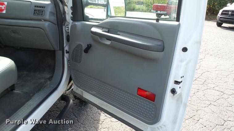 image for item DC2570 2004 Ford F450 Super Duty flatbed pickup truck