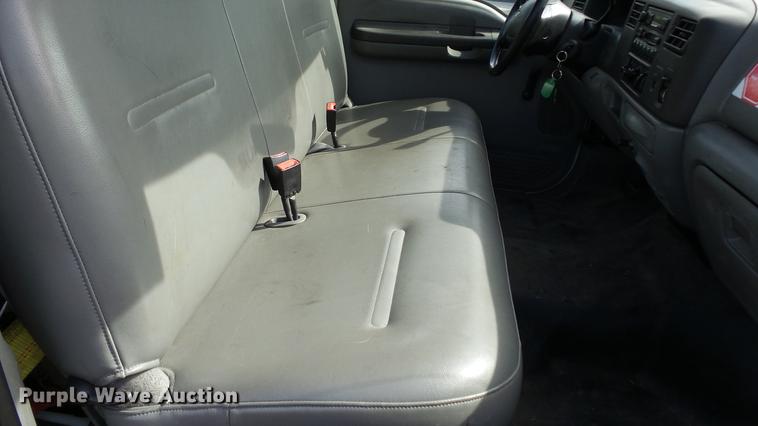 image for item DC2570 2004 Ford F450 Super Duty flatbed pickup truck