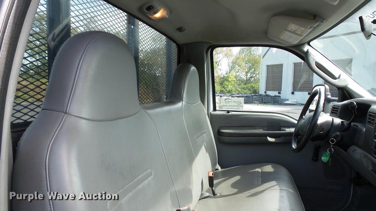 image for item DC2570 2004 Ford F450 Super Duty flatbed pickup truck