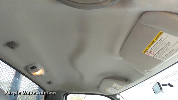 image for item DC2570 2004 Ford F450 Super Duty flatbed pickup truck