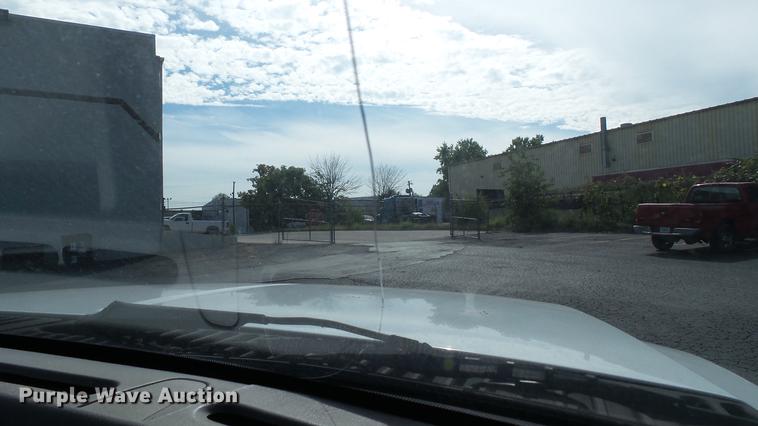 image for item DC2570 2004 Ford F450 Super Duty flatbed pickup truck