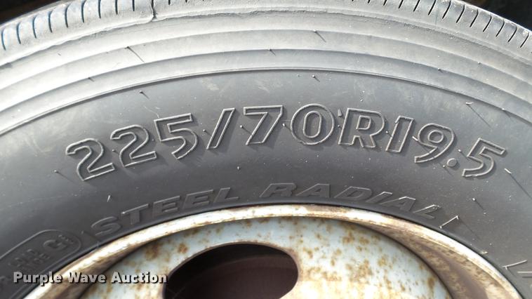 image for item DC2570 2004 Ford F450 Super Duty flatbed pickup truck