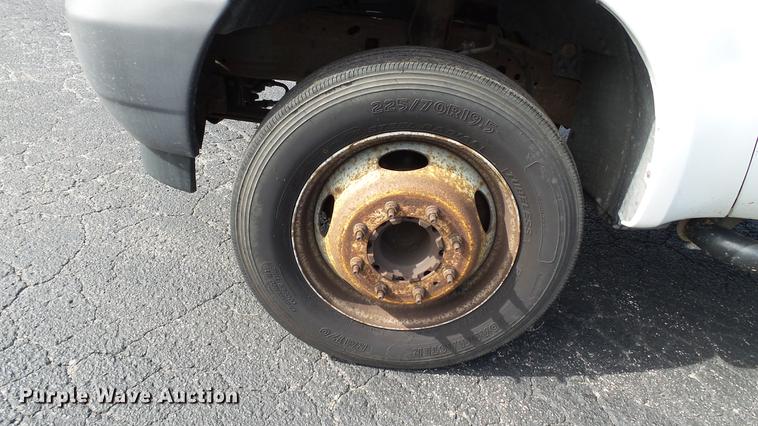 image for item DC2570 2004 Ford F450 Super Duty flatbed pickup truck