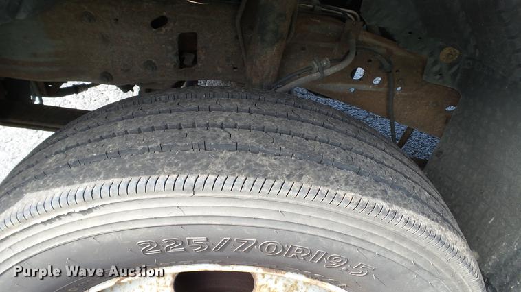 image for item DC2570 2004 Ford F450 Super Duty flatbed pickup truck