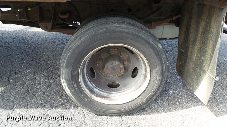 image for item DC2570 2004 Ford F450 Super Duty flatbed pickup truck