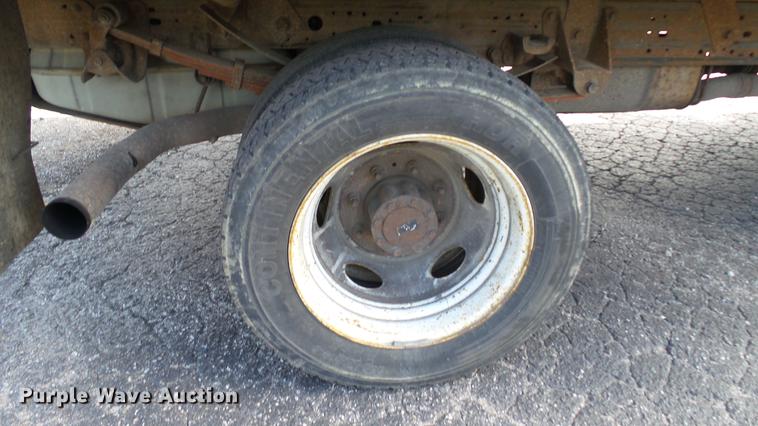 image for item DC2570 2004 Ford F450 Super Duty flatbed pickup truck