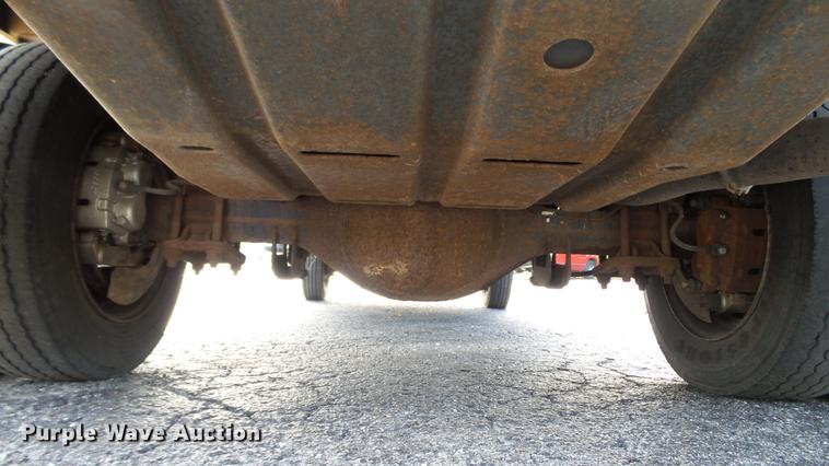 image for item DC2570 2004 Ford F450 Super Duty flatbed pickup truck