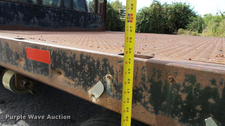 image for item DC2570 2004 Ford F450 Super Duty flatbed pickup truck