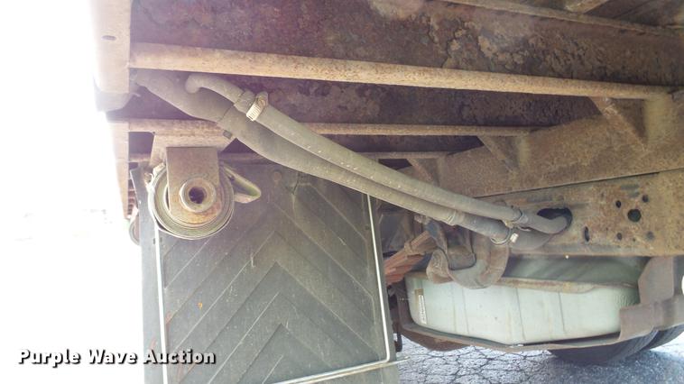 image for item DC2570 2004 Ford F450 Super Duty flatbed pickup truck