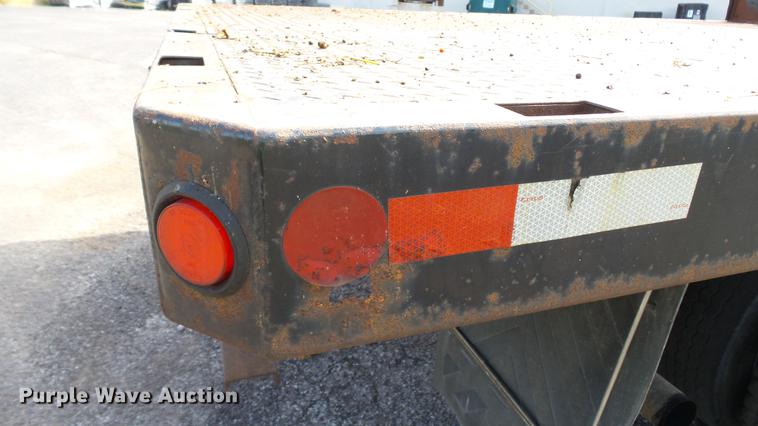 image for item DC2570 2004 Ford F450 Super Duty flatbed pickup truck