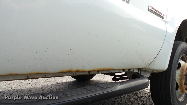 image for item DC2570 2004 Ford F450 Super Duty flatbed pickup truck