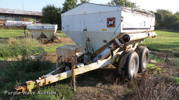 image for item DC2571 Willmar 800 seed tender