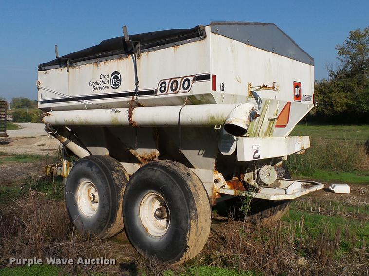 image for item DC2571 Willmar 800 seed tender