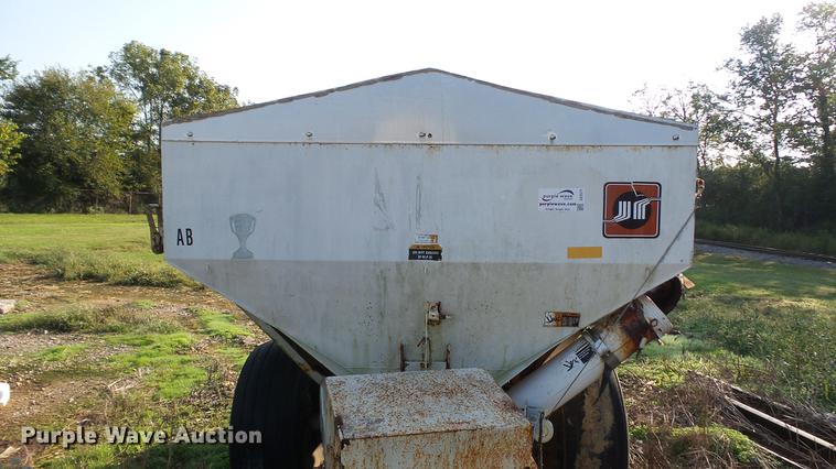 image for item DC2571 Willmar 800 seed tender