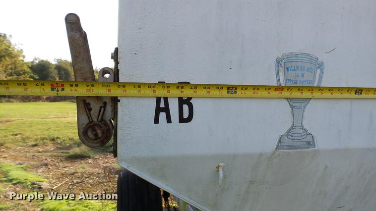 image for item DC2571 Willmar 800 seed tender