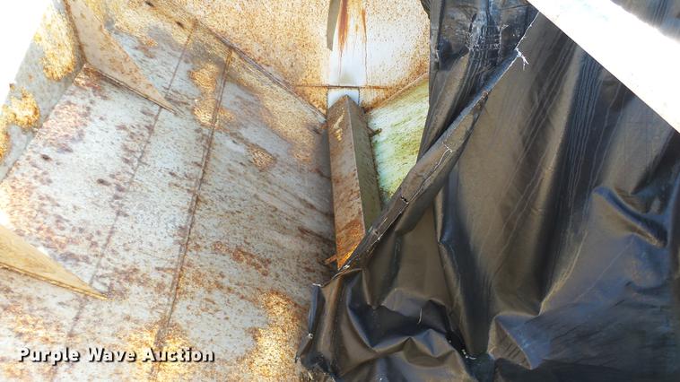 image for item DC2571 Willmar 800 seed tender