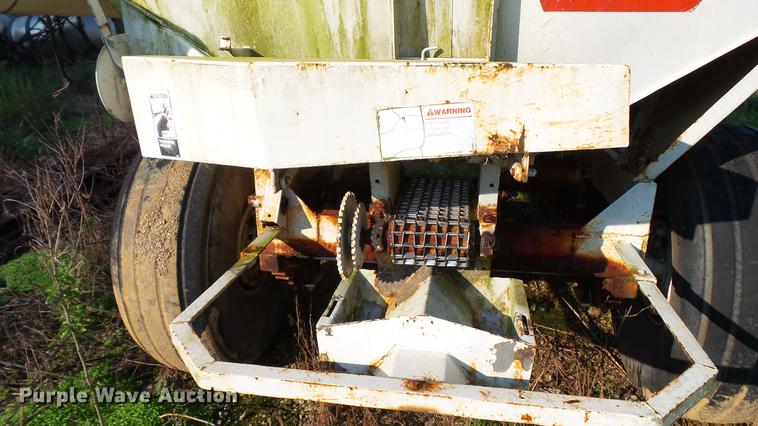 image for item DC2571 Willmar 800 seed tender