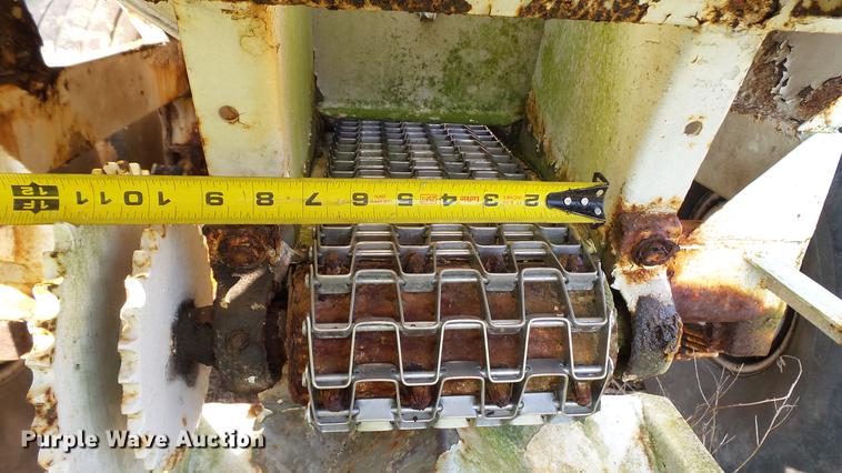 image for item DC2571 Willmar 800 seed tender