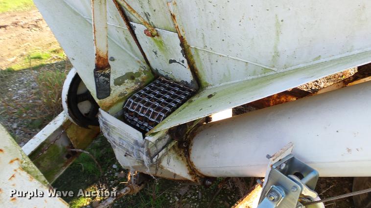 image for item DC2571 Willmar 800 seed tender