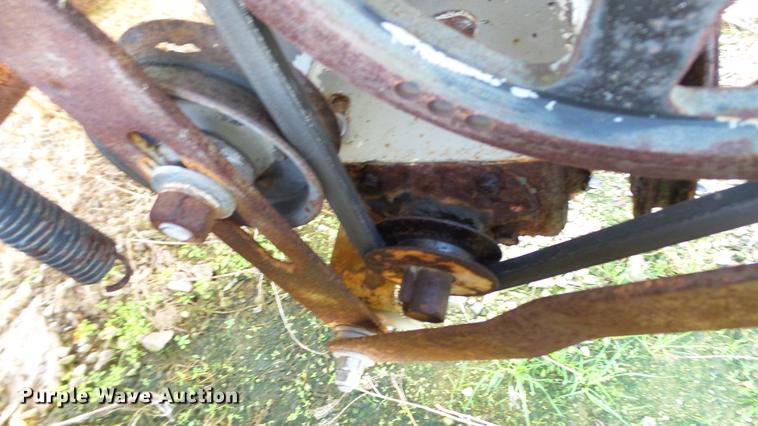 image for item DC2571 Willmar 800 seed tender