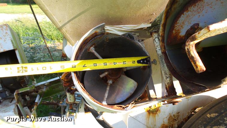 image for item DC2571 Willmar 800 seed tender