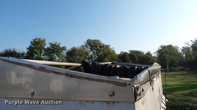 image for item DC2571 Willmar 800 seed tender