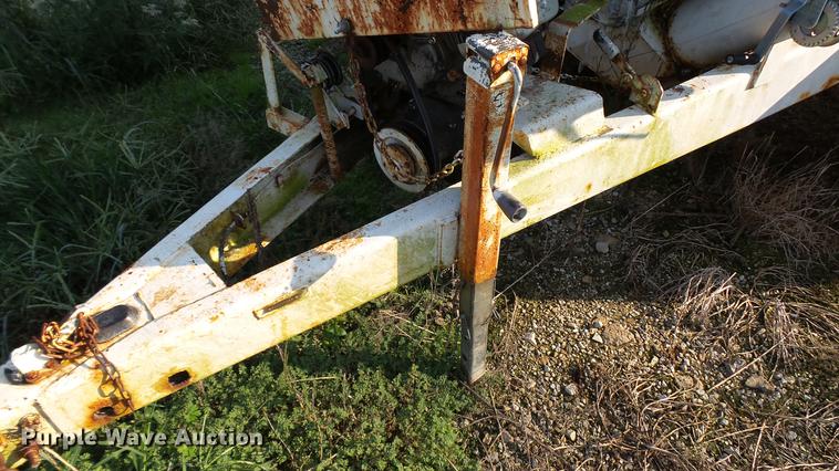 image for item DC2571 Willmar 800 seed tender