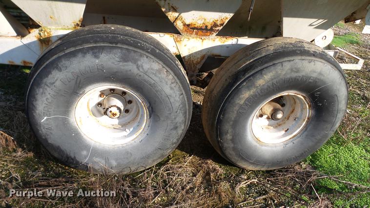 image for item DC2571 Willmar 800 seed tender