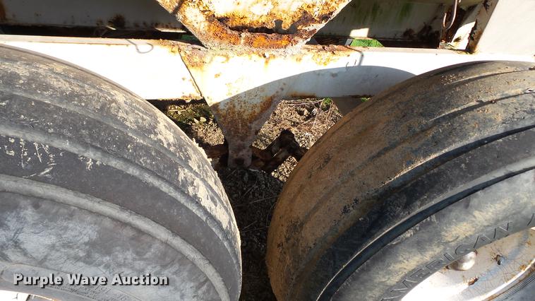 image for item DC2571 Willmar 800 seed tender