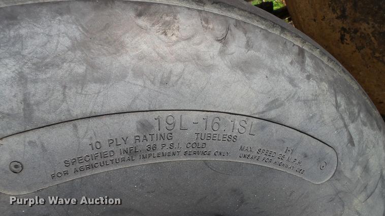 image for item DC2571 Willmar 800 seed tender