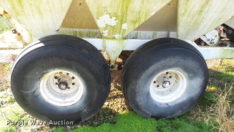 image for item DC2571 Willmar 800 seed tender