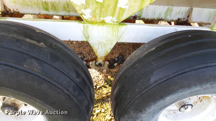 image for item DC2571 Willmar 800 seed tender