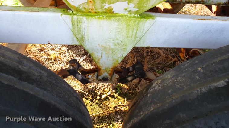 image for item DC2571 Willmar 800 seed tender