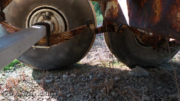 image for item DC2571 Willmar 800 seed tender