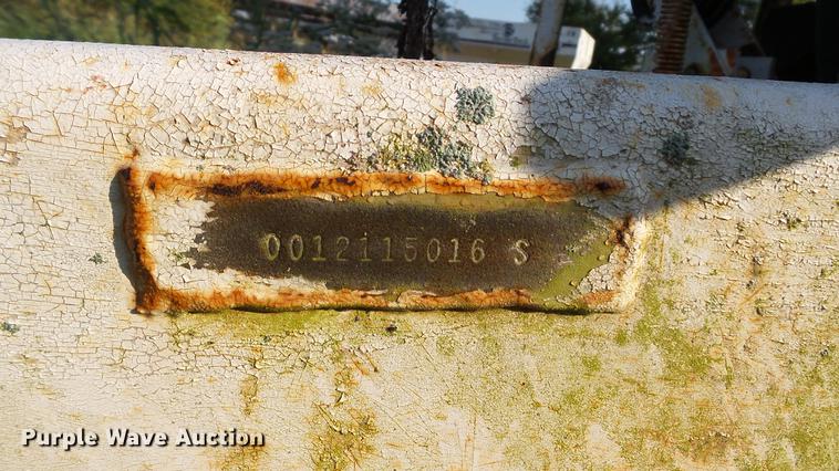 image for item DC2571 Willmar 800 seed tender