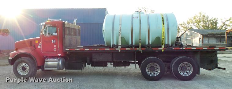 image for item DC2578 1999 Peterbilt 330 tank truck
