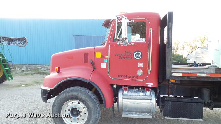 image for item DC2578 1999 Peterbilt 330 tank truck