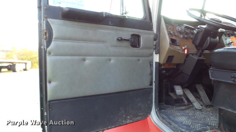 image for item DC2578 1999 Peterbilt 330 tank truck