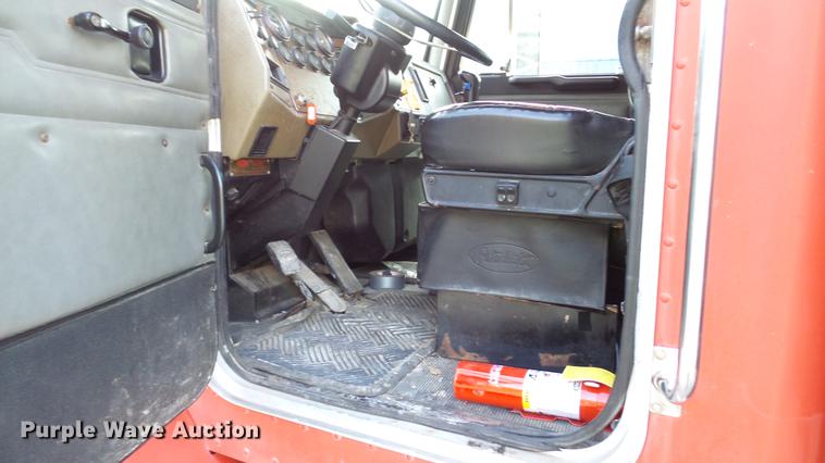 image for item DC2578 1999 Peterbilt 330 tank truck