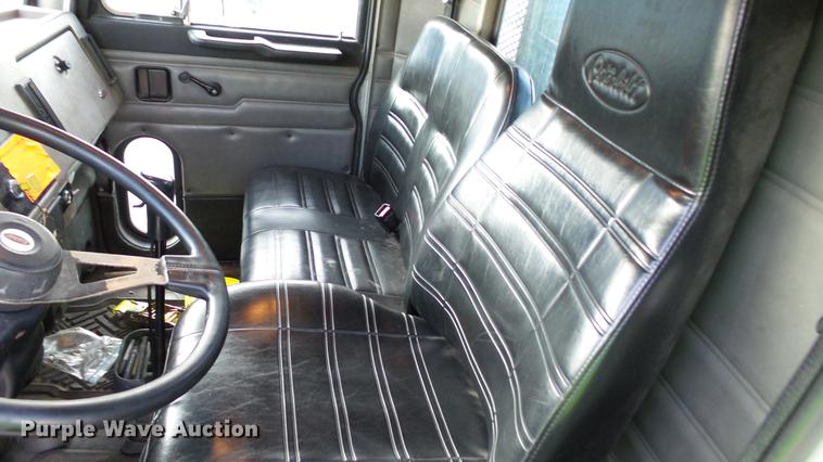 image for item DC2578 1999 Peterbilt 330 tank truck