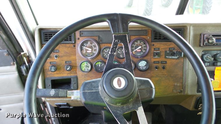 image for item DC2578 1999 Peterbilt 330 tank truck