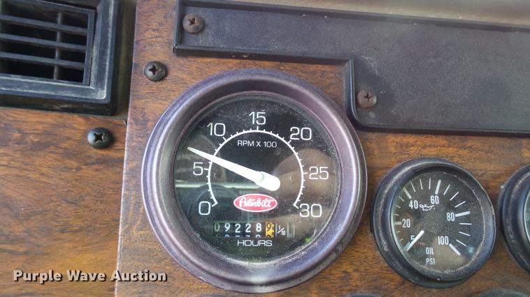 image for item DC2578 1999 Peterbilt 330 tank truck