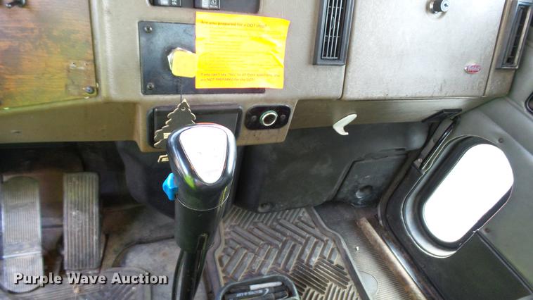 image for item DC2578 1999 Peterbilt 330 tank truck